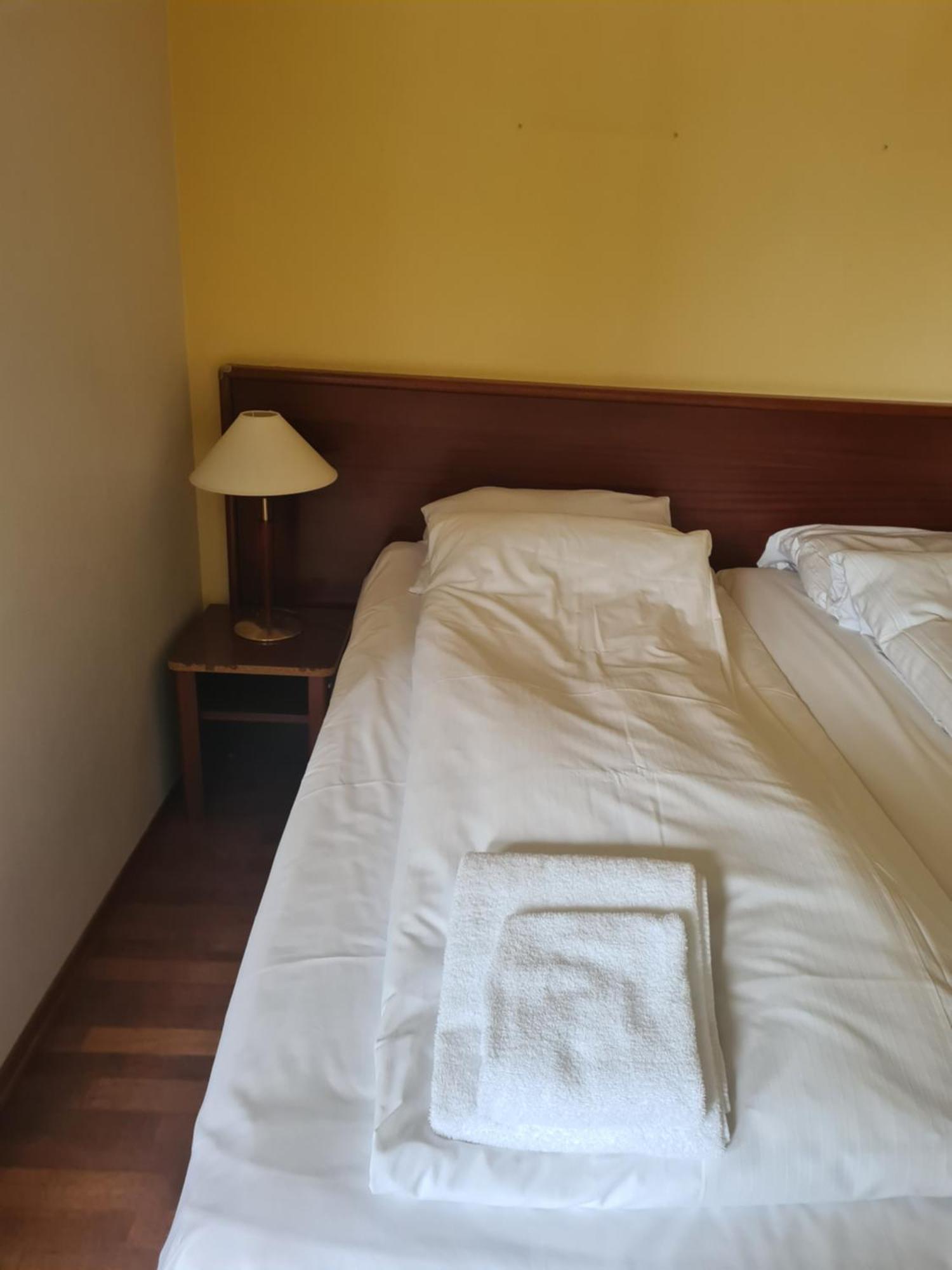 Skap Hostel Мандал Екстериор снимка